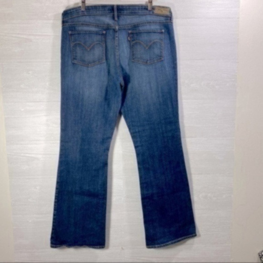 Levi’s women’s slight curve classic boot cut jean
Size 14/32 color Blue - Picture 8 of 9